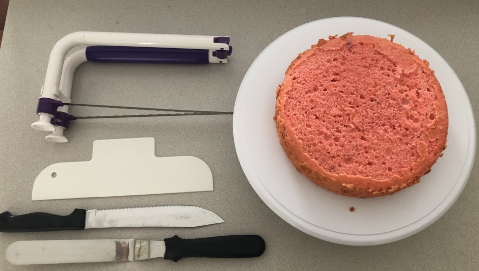 supplies used to level a cake